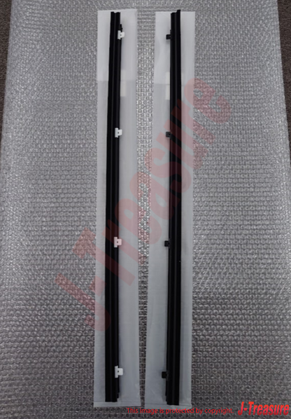TOYOTA 4RUNNER RN80 89-95 Genuine F/Door Glass Outer Weatherstrip RH & LH Set