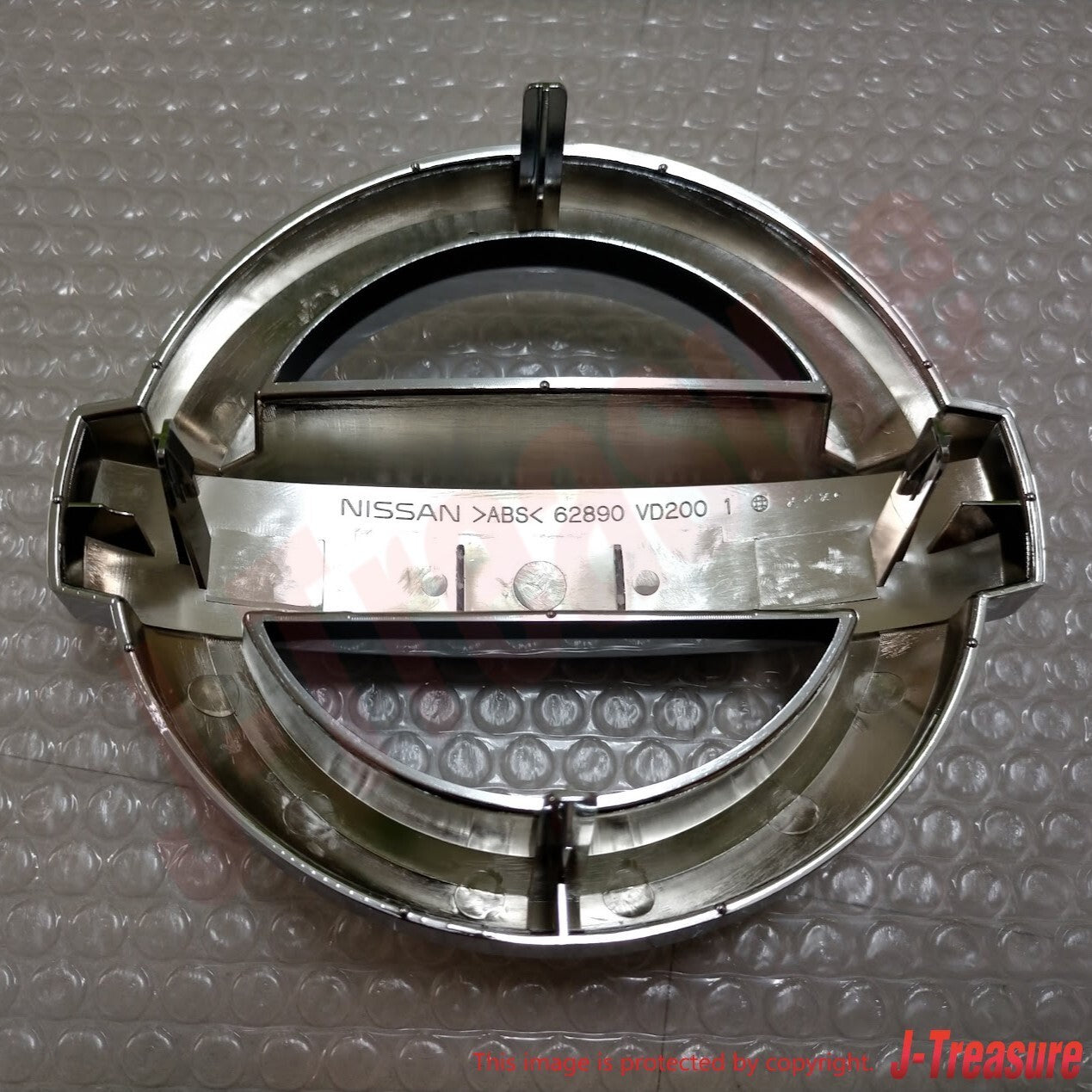 NISSAN PATROL SAFARI Y61 1997-2010 Genuine Front Emblem 62890-VD200 OEM
