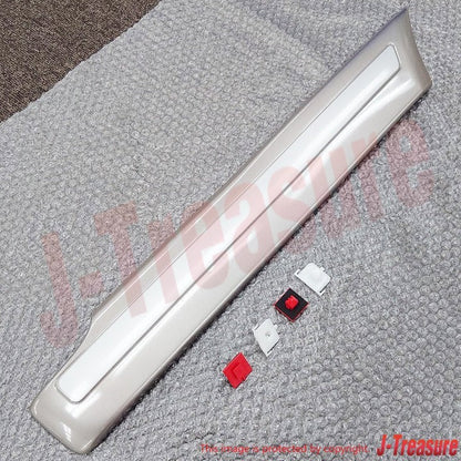 TOYOTA LAND CRUISER UZJ100 98-04 Genuine Quarter Outside Moulding RH & LH Set