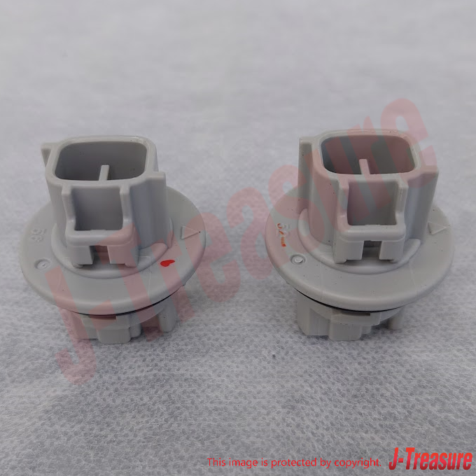 TOYOTA 4RUNNER GRN210 03-05 Genuine Front Turn Signal Lamp Socket x2 set OEM