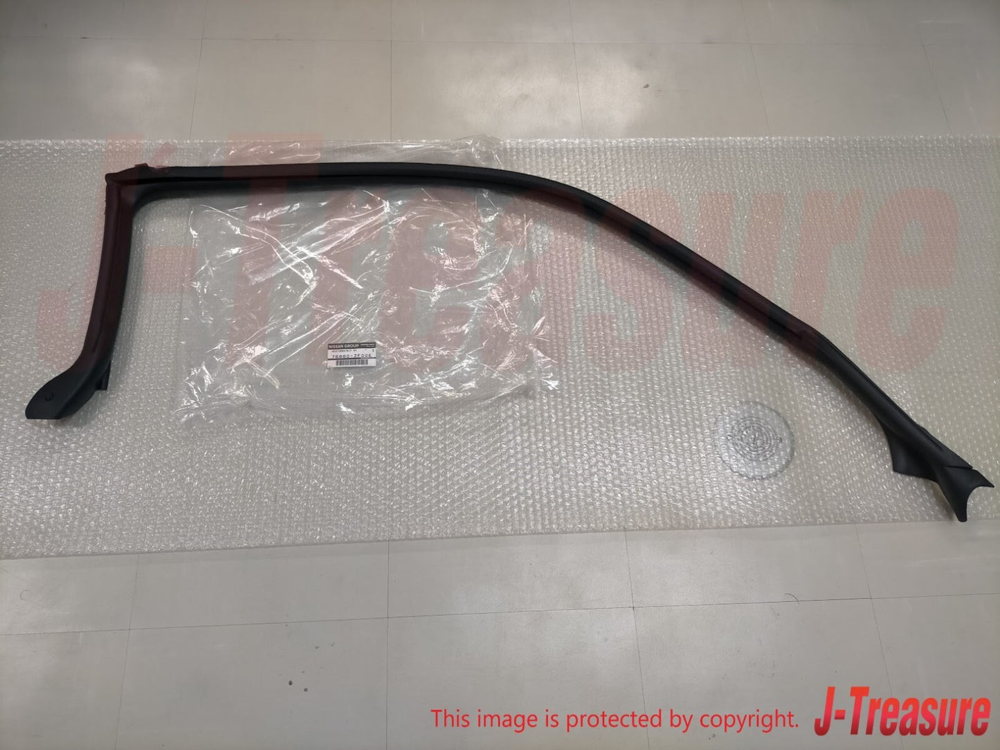 NISSAN GT-R R35 2009-2021 Genuine Body Side Weatherstrip Seal RH 76860-JF00E OEM