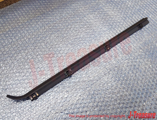 TOYOTA LAND CRUISER FJ40 '81-83 Genuine Fr/Door Glass Weatherstrip Outer RH W/VW