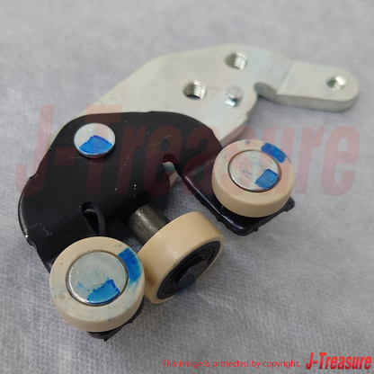 TOYOTA HIACE Genuine Slide Soor Lower Roller Right Base Sub Assy 68029-26070 OEM