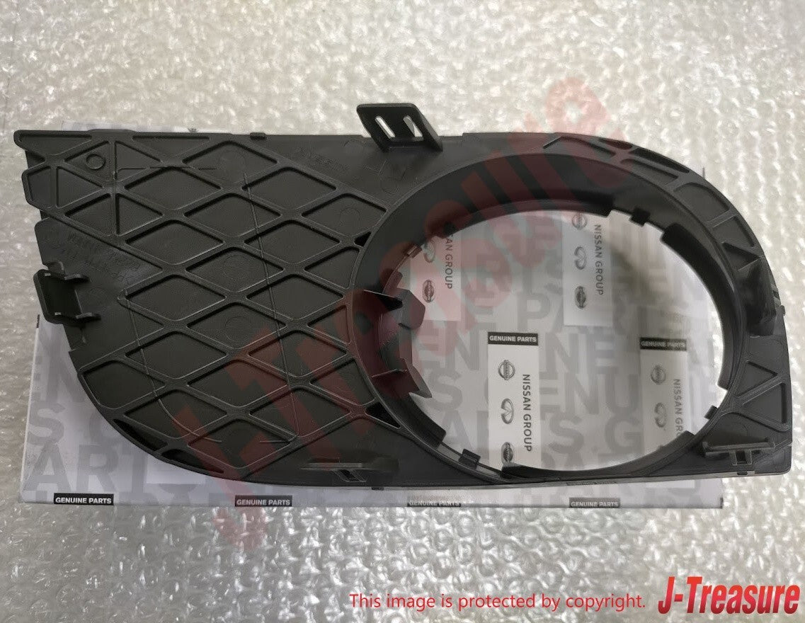 NISSAN INFINITY G25 11-12 G37 10-13 V36 SEDAN Genuine Fog Lamp Trim Panel RH OEM
