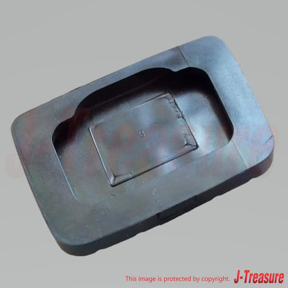NISSAN PICKUP D21 95-97 Genuine Brake & Clutch Pedal Cover 46531M3000 x2 set