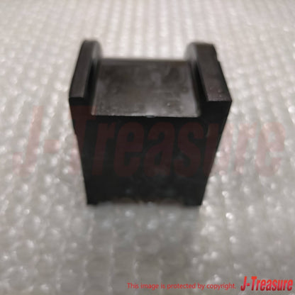 TOYOTA LAND CRUISER 200 LX570 Genuine Front Stabilizer Lower Bracket Bush x2 OEM