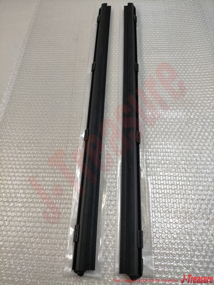 TOYOTA LAND CRUISER LX570 Genuine Front Door Glass Inner Weatherstrip RH LH Set