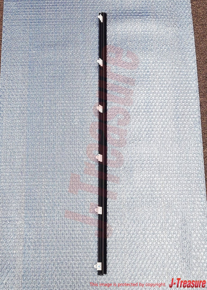 TOYOTA LAND CRUISER PRADO Genuine Front Door Glass Weatherstrip Assy Outer RH