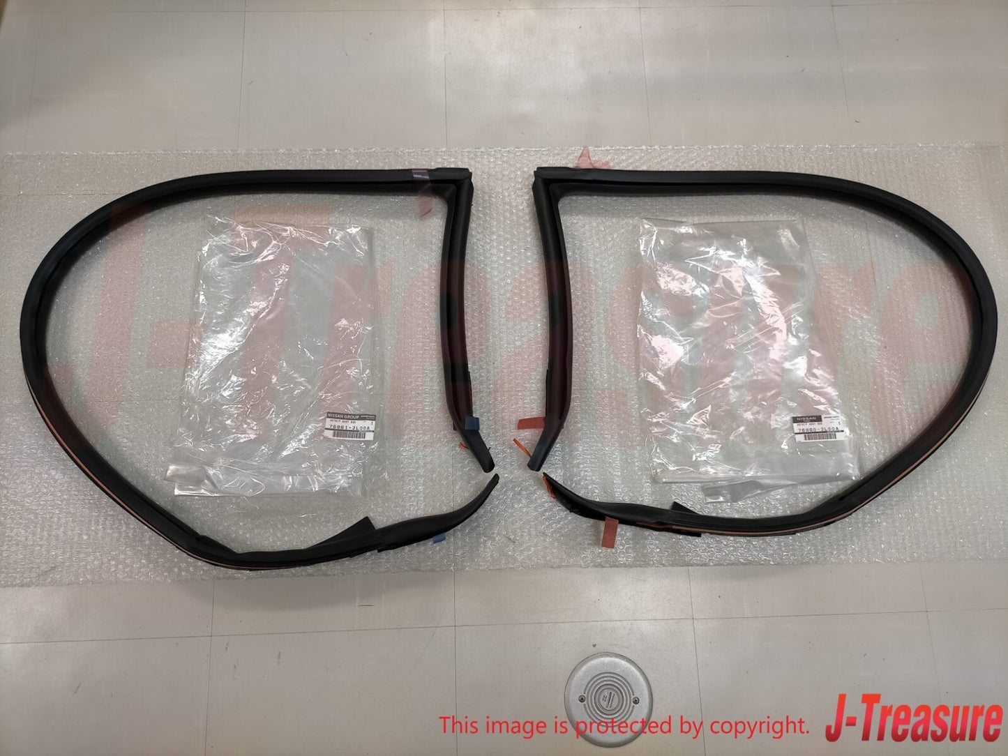 NISSAN INFINITI G37 2008-2013 Genuine Body Side Weatherstrip RH & LH Set OEM