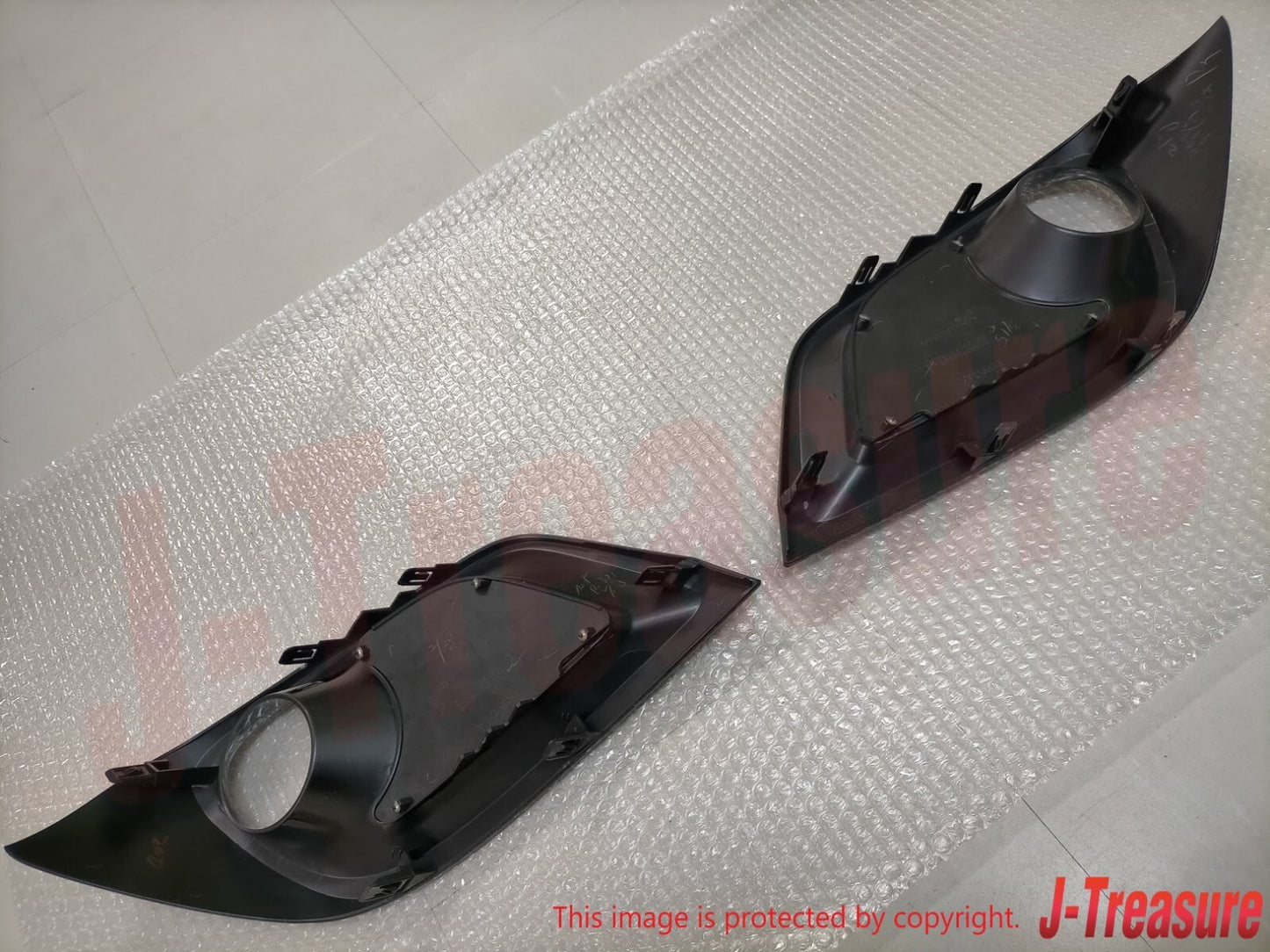 TOYOTA AURIS NRE85 / ZWE86 Genuine Front Bumper Hole Covers Assy RH & LH Set OEM