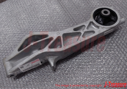 TOYOTA SIENNA GSL25 04-10 Genuine Rear Differential Support 52380-45030 OEM