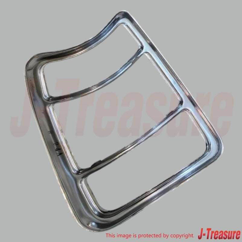 DATSUN 1200 NISSAN SUNNY TRUCK B120 Genuine Combination Lamp Rim RH 26552-G1000