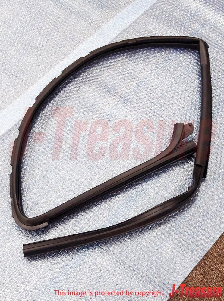 NISSAN NV200 M20 Genuine Front Door Glass Run Rubber RH & LH Set OEM