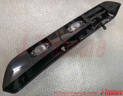 TOYOTA LAND CRUISER 100 Series Genuine License Plate Lamp Assy 81270-60300 OEM