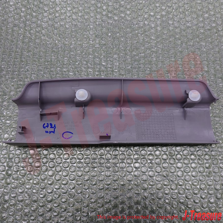 MITSUBISHI TRITON KB9T Genuine Rear Scuff Plate RH MN123962HA OEM
