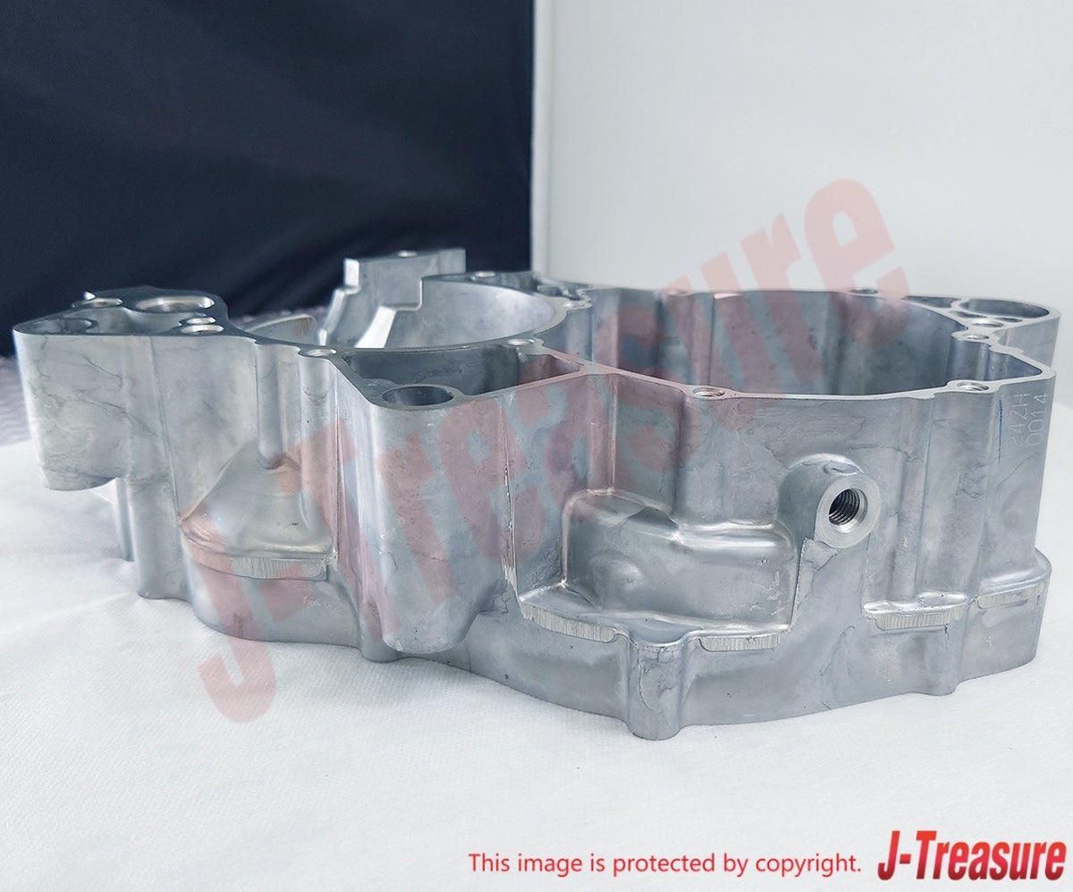 YAMAHA YZ125 '22-26 YZ125X '23-26 Genuine Crankcase No.2 B4X-15121-00-00 OEM