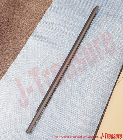 MITSUBISHI OUTLANDER CW#W 07-13 Genuine Front Door Window Belt Line Moulding RH