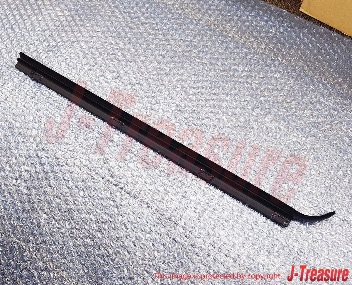 TOYOTA LAND CRUISER FJ40 '81-83 Genuine Fr/Door Glass Weatherstrip Outer RH W/VW