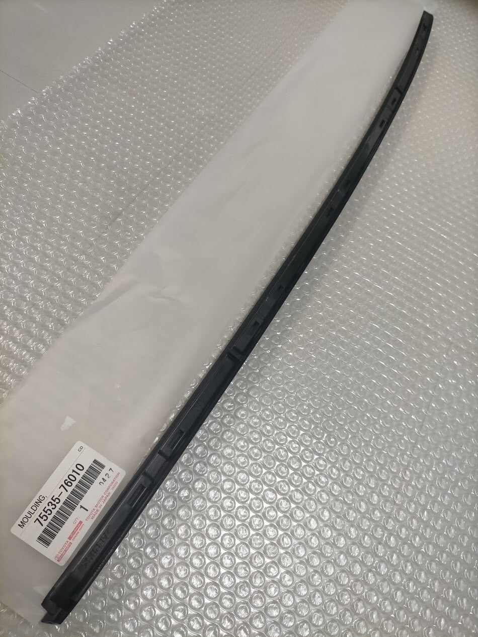 LEXUS CT200h ZWA10 11-17 Genuine Outside Windshield Moulding RH 75535-76010 OEM