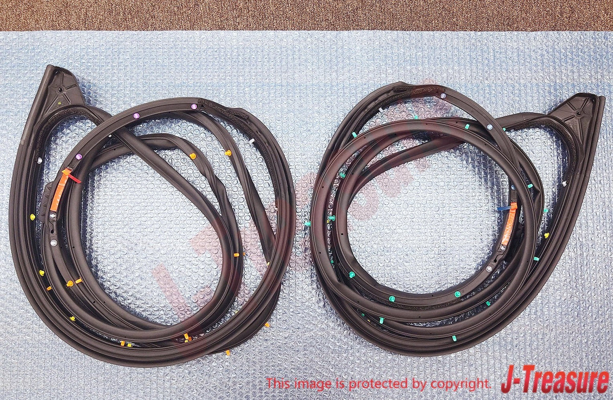NISSAN NV200 M20 Genuine Fr/Door Weatherstrip RH & LH 80830-JX30A 80831-JX30A