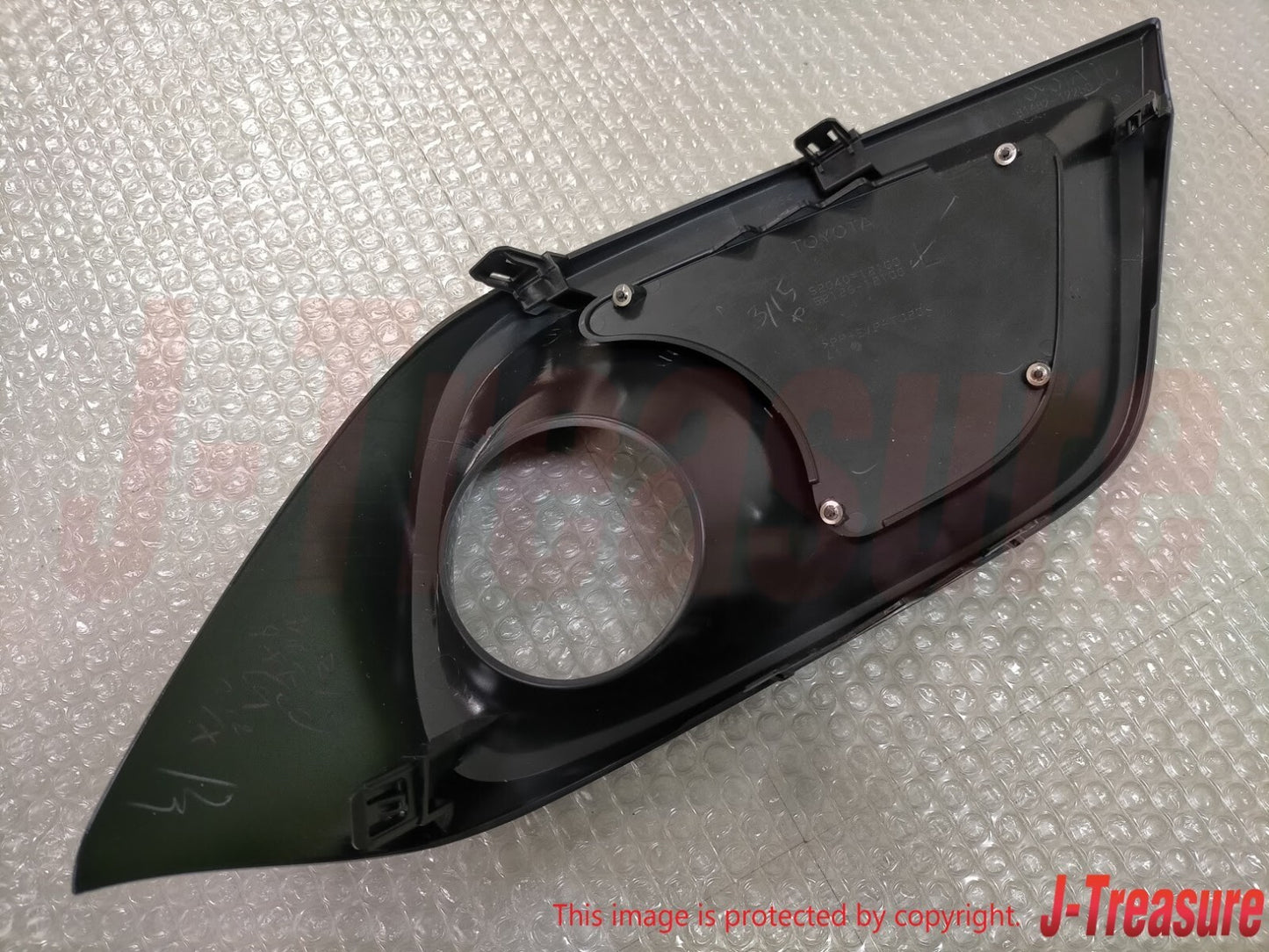 TOYOTA AURIS NRE85 / ZWE86 Genuine Front Bumper Hole Covers Assy RH & LH Set OEM