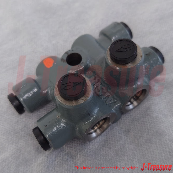MITSUBISHI MIRAGE CA5A 93-97 Genuine Brake Fluid Proportioning Valve MB699551