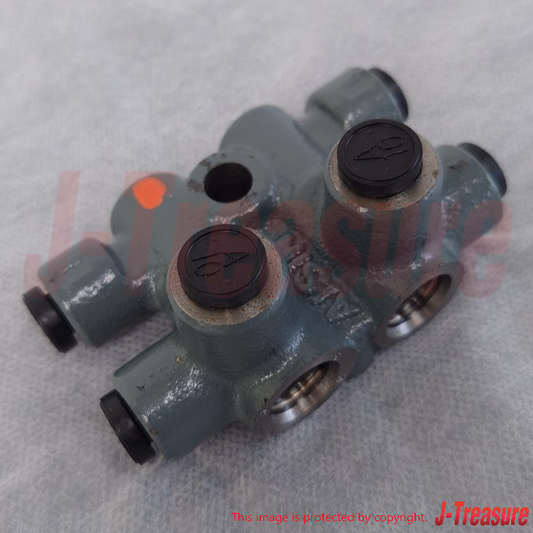 MITSUBISHI MIRAGE CA5A 93-97 Genuine Brake Fluid Proportioning Valve MB699551