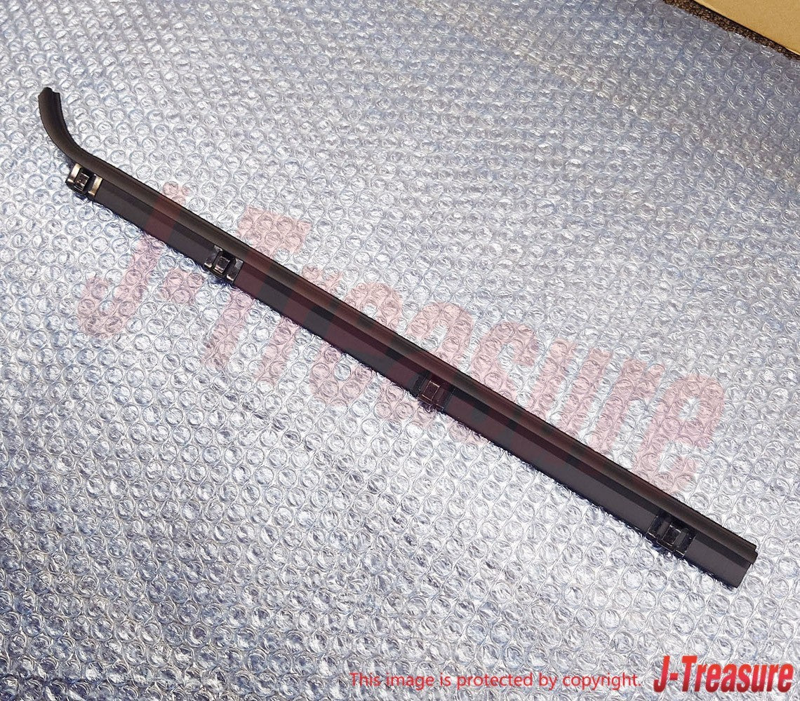 TOYOTA LAND CRUISER FJ40 '81-83 Genuine Fr/Door Glass Weatherstrip Outer RH W/VW