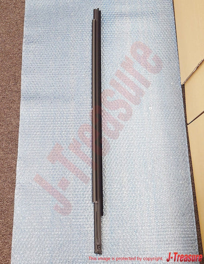 MITSUBISHI OUTLANDER CW#W 07-13 Genuine Front Door Window Belt Line Moulding RH