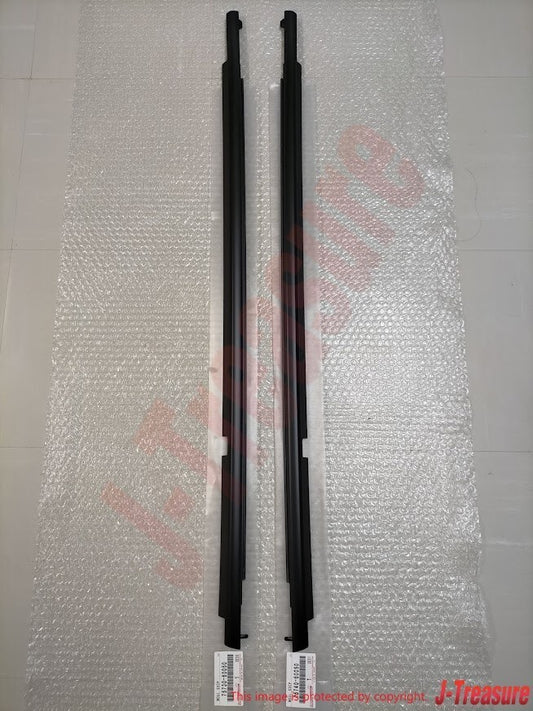 TOYOTA LAND CRUISER 08-15 Genuine Front Door Belt Molding Rear RH & LH Set OEM