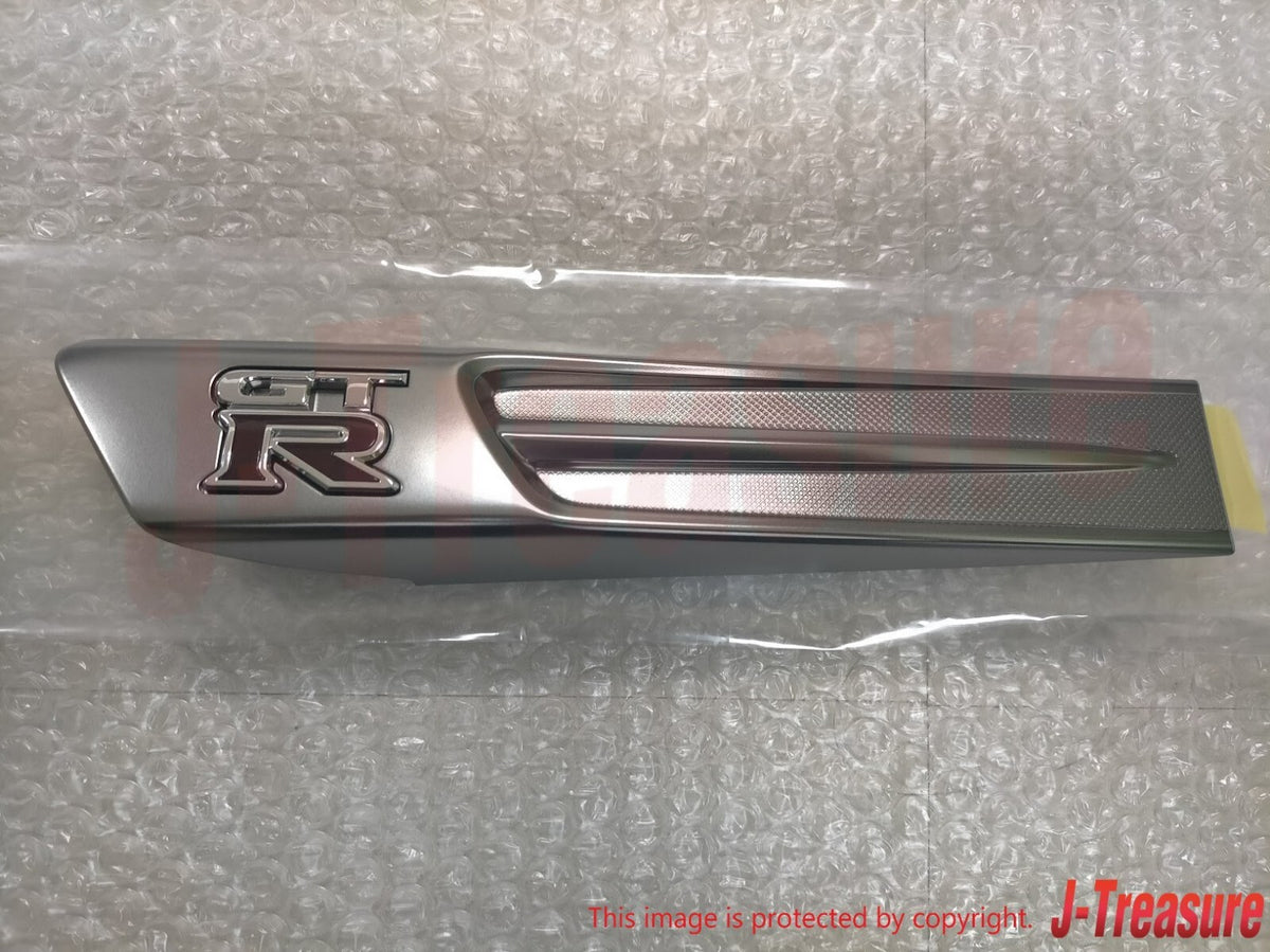 NISSAN GT-R R35 Genuine Front Side Fender Pure Emblem Silver Right Left Pair OEM