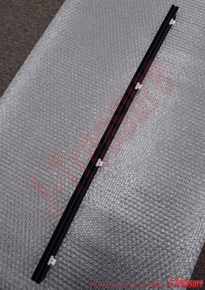 TOYOTA 4RUNNER RN80 89-95 Genuine F/Door Glass Outer Weatherstrip RH 68160-89121