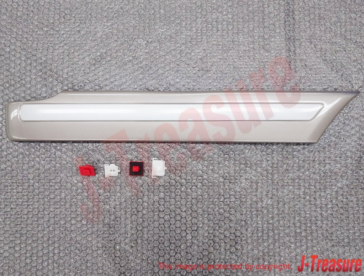 TOYOTA LAND CRUISER UZJ100 98-04 Genuine Quarter Outside Moulding RH & LH Set