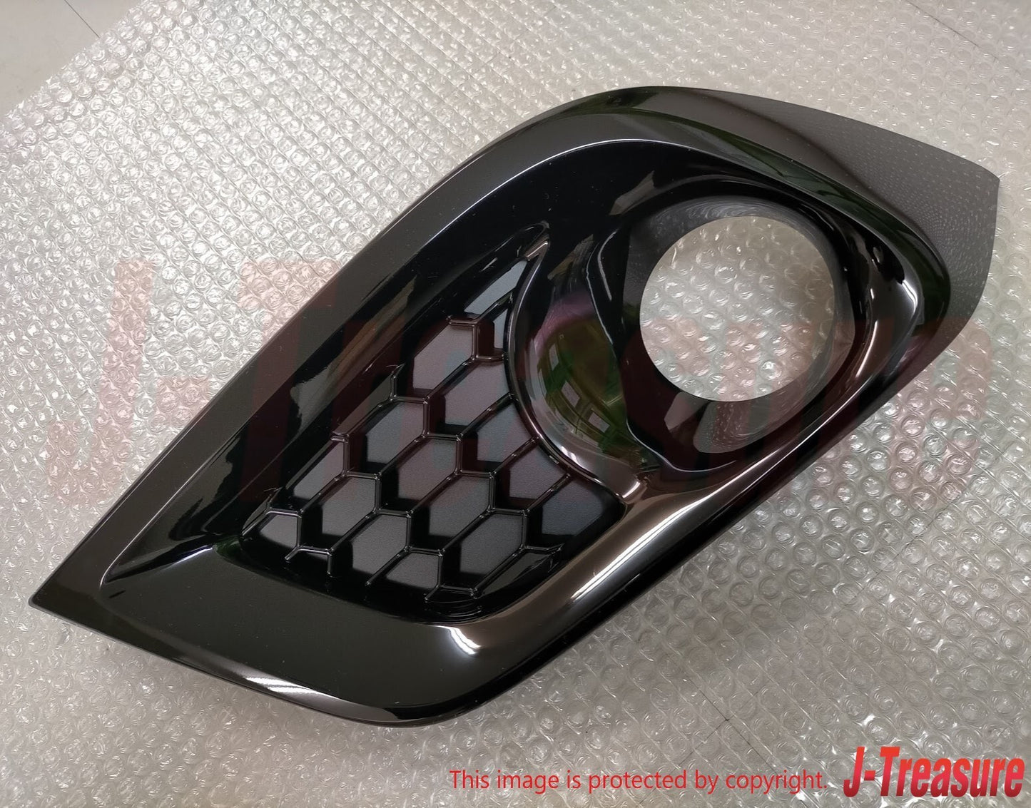 TOYOTA AURIS NRE85 / ZWE86 Genuine Front Bumper Hole Covers Assy RH & LH Set OEM