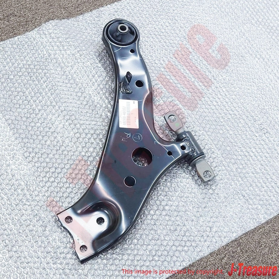 LEXUS RX350 GYL15 10-13 Genuine Front Suspension Lower Arm RH 48068-48052 OEM