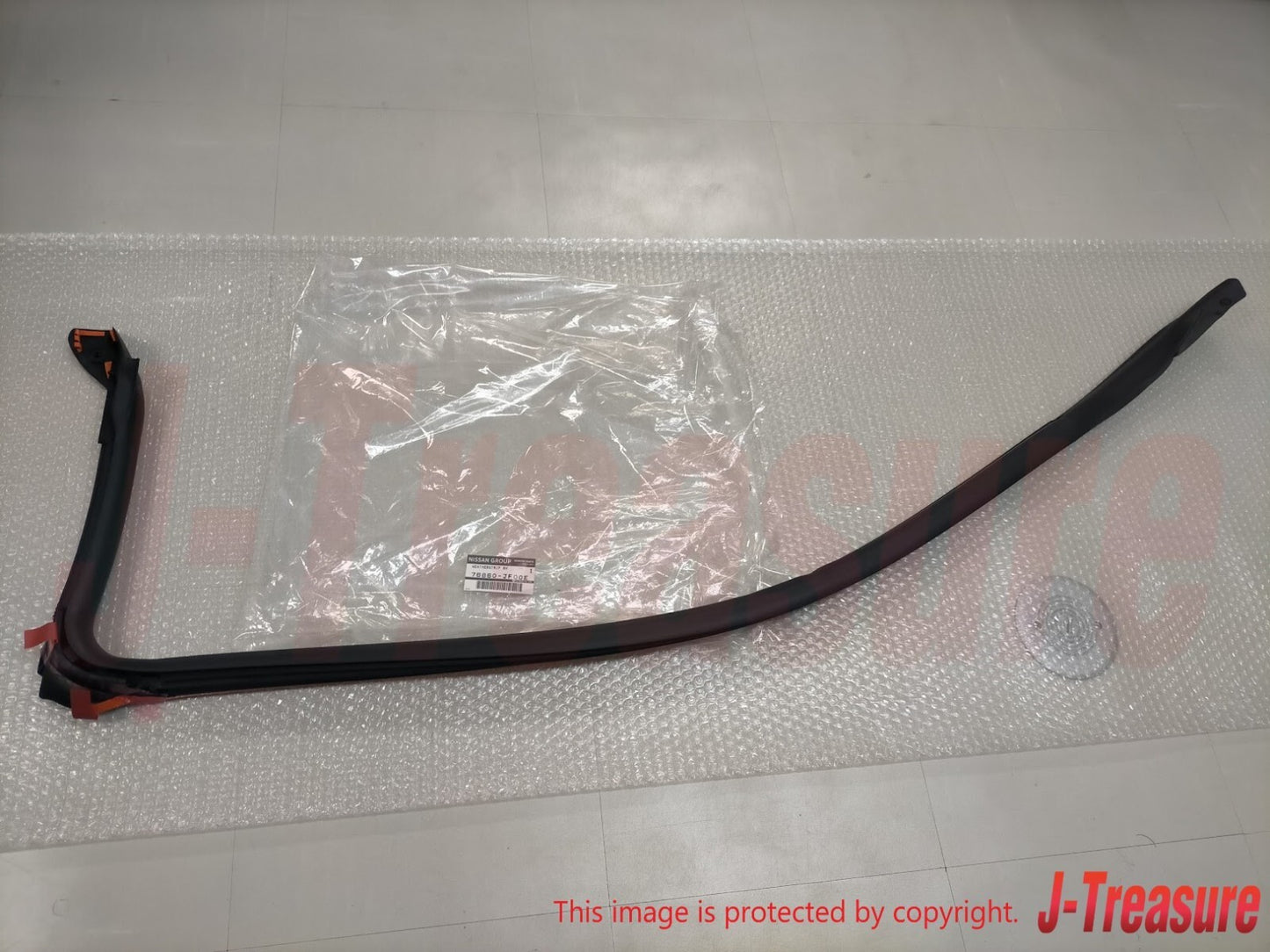 NISSAN GT-R R35 2009-2021 Genuine Body Side Weatherstrip Seal RH 76860-JF00E OEM