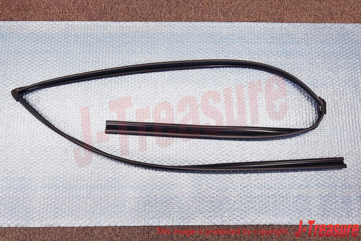 TOYOTA LAND CRUISER UZJ100 '98-07 Genuine Front Door Glass Run LH 68151-60032