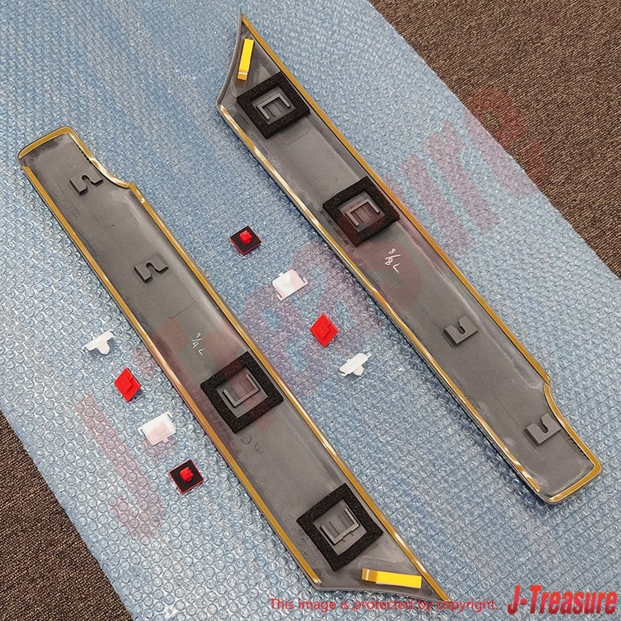 TOYOTA LAND CRUISER UZJ100 98-04 Genuine Quarter Outside Moulding RH & LH Set