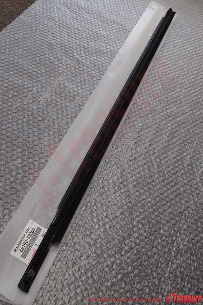 TOYOTA SCION xA NCP61 04-06 Genuine Front Door Glass Outer Weatherstrip RH OEM