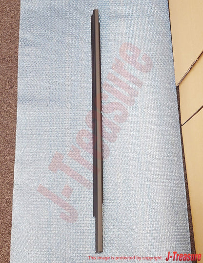 MITSUBISHI OUTLANDER CW#W 07-13 Genuine Front Door Window Belt Line Moulding RH