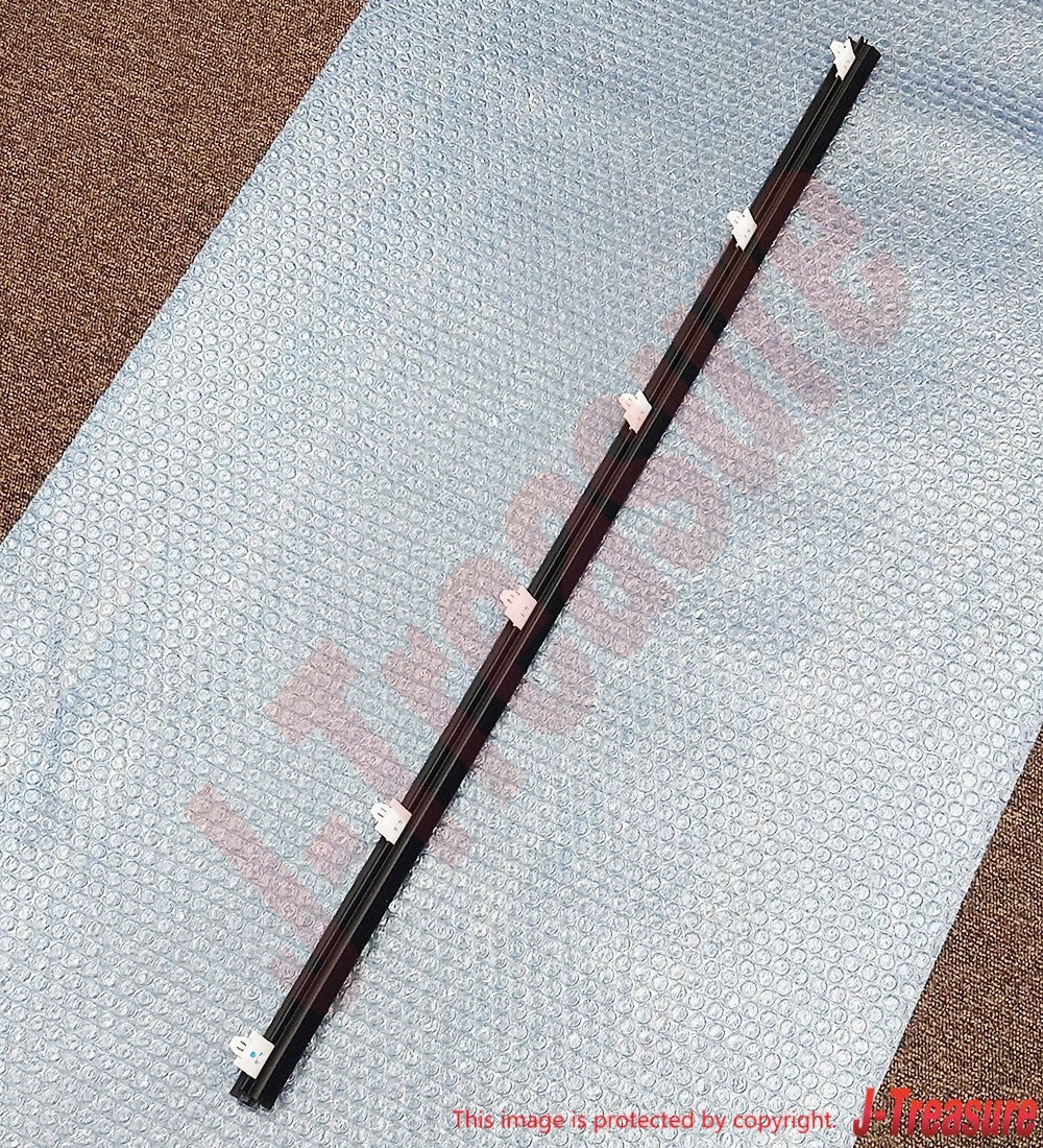 TOYOTA LAND CRUISER PRADO Genuine Front Door Glass Weatherstrip Assy Outer RH