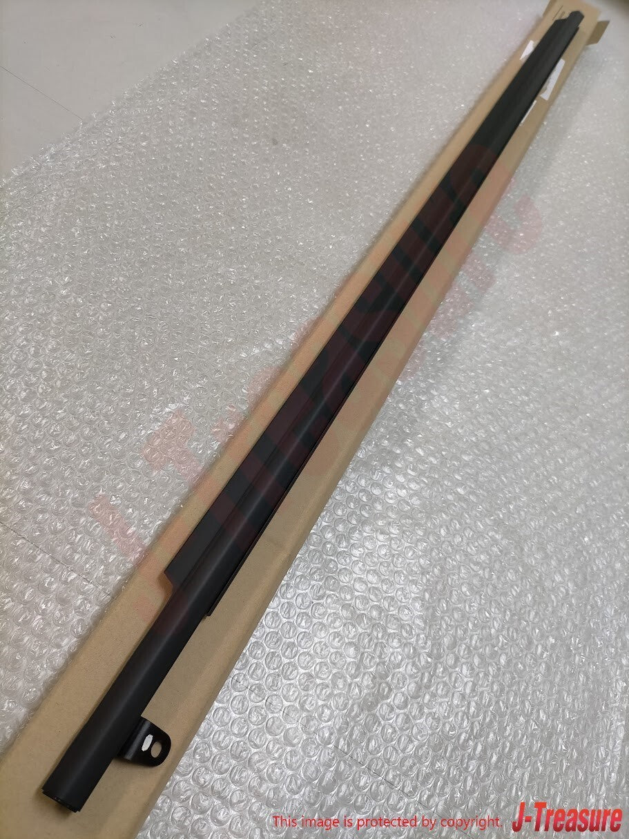 NISSAN 350Z Z33 Convertible Roadster Genuine Door Molding RH 80820-CE411 OEM