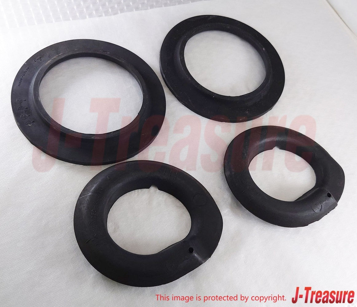 TOYOTA LAND CRUISER KZJ78 1995 Rear Coil Spring Insulator Upper & Lower Set