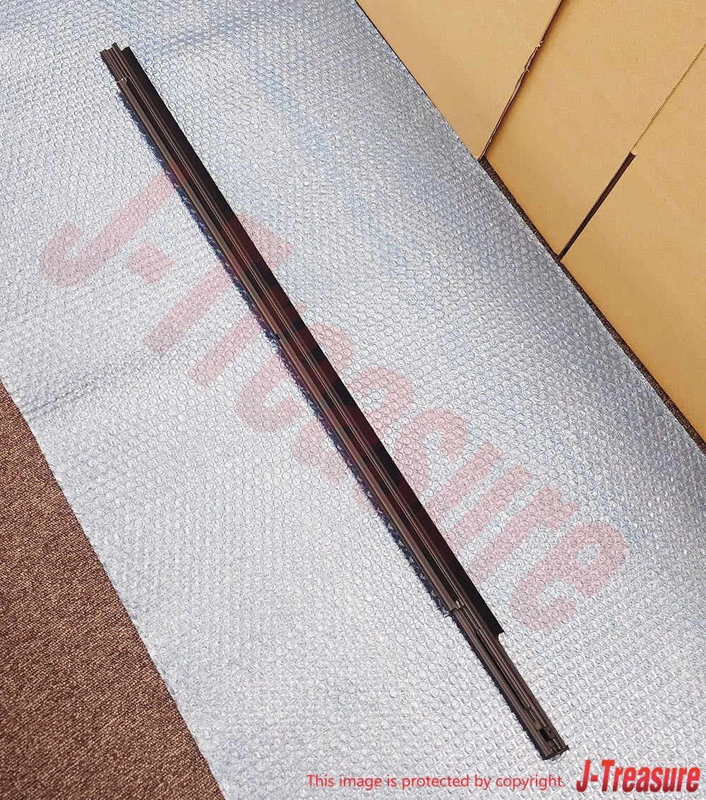 MITSUBISHI OUTLANDER CW#W 07-13 Genuine Front Door Window Belt Line Moulding RH