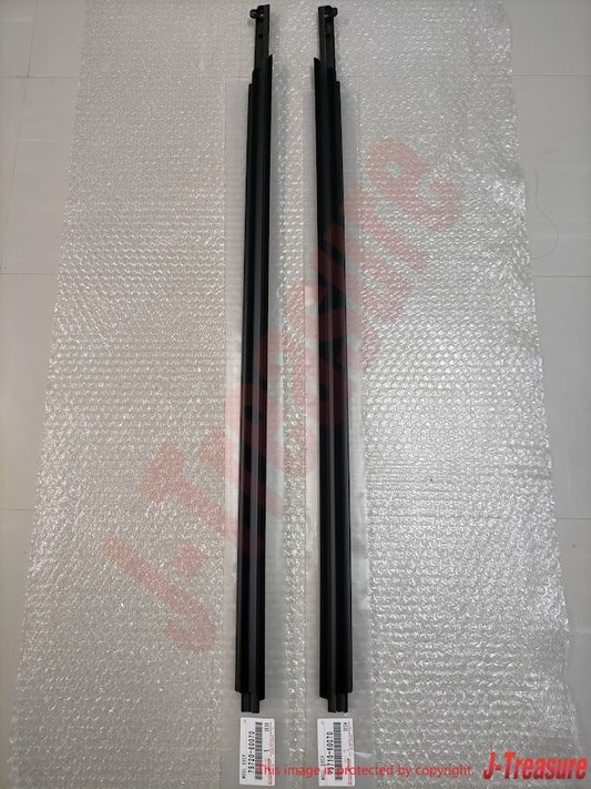 TOYOTA LAND CRUISER 08-15 Genuine Front Door Belt Molding Front RH & LH Set OEM