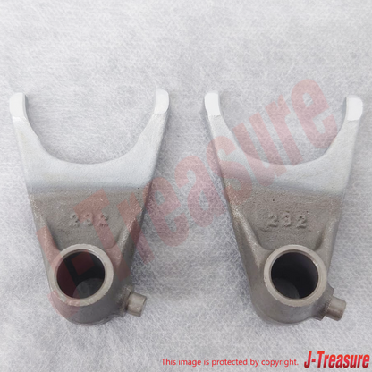 KAWASAKI NINJA ZX-6R ZX600 95-06 Genuine Output Fork Shift 13140-1232 x2 Set OEM