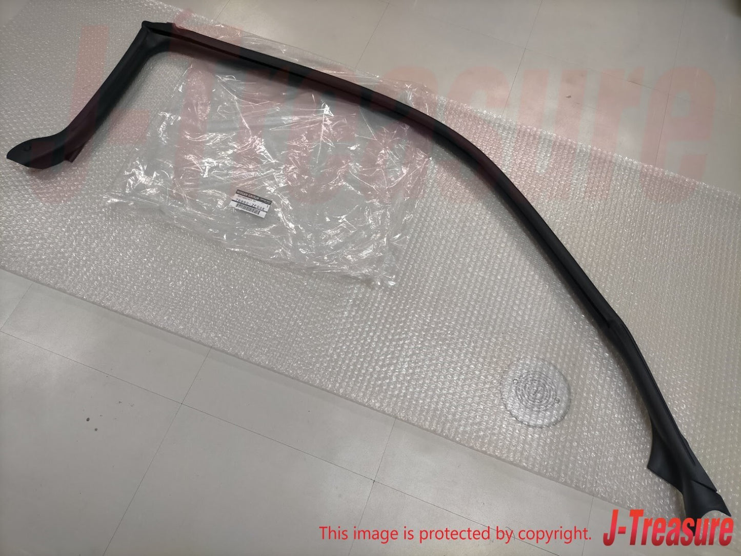 NISSAN GT-R R35 2009-2021 Genuine Body Side Weatherstrip Seal RH 76860-JF00E OEM