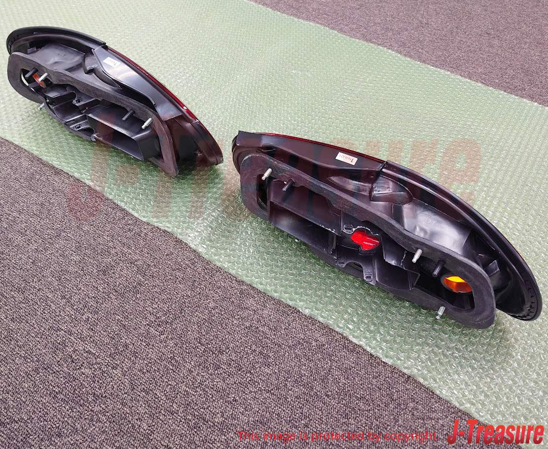 MAZDA MX-5 MIATA NA 90-97 Genuine Rear Combination Lens & Body RH & LH Set OEM