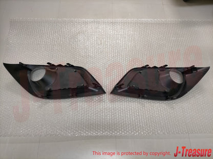 TOYOTA AURIS NRE85 / ZWE86 Genuine Front Bumper Hole Covers Assy RH & LH Set OEM