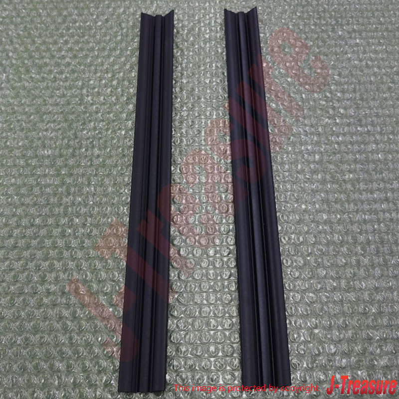 TOYOTA LEVIN TRUENO AE86 Genuine Front Door Glass Run RH & LH 68143-12070 x2 OEM